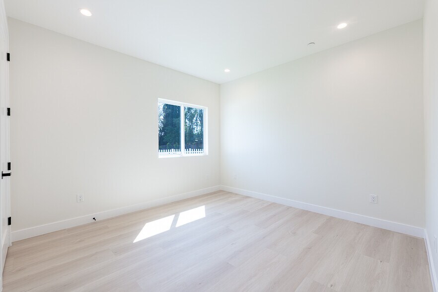 More Photos Of 8004 Shirley Ave, Reseda Multifamily For Sale