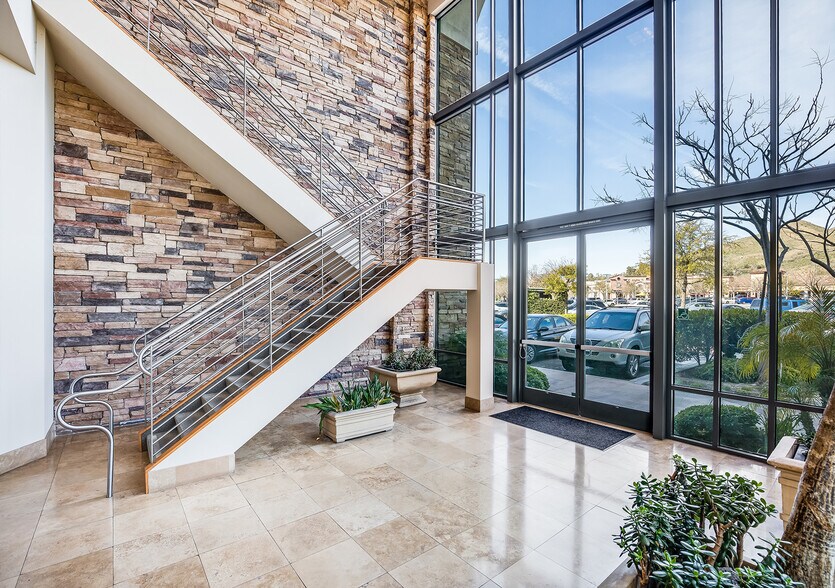 More Photos Of 925 Broadbeck Dr, Thousand Oaks Office For Sale