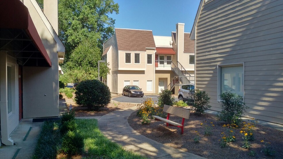 More Photos Of 1000 Johnson Ferry Rd, Marietta Unknown For Lease