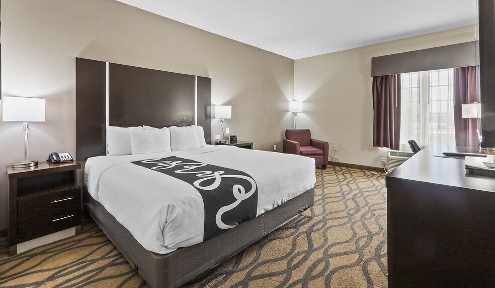 More Photos Of 203 E Highway 90, Luling Hotel For Sale