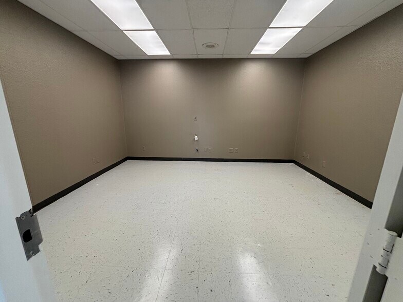 More Photos Of 920 W Loop 281, Longview Freestanding For Lease