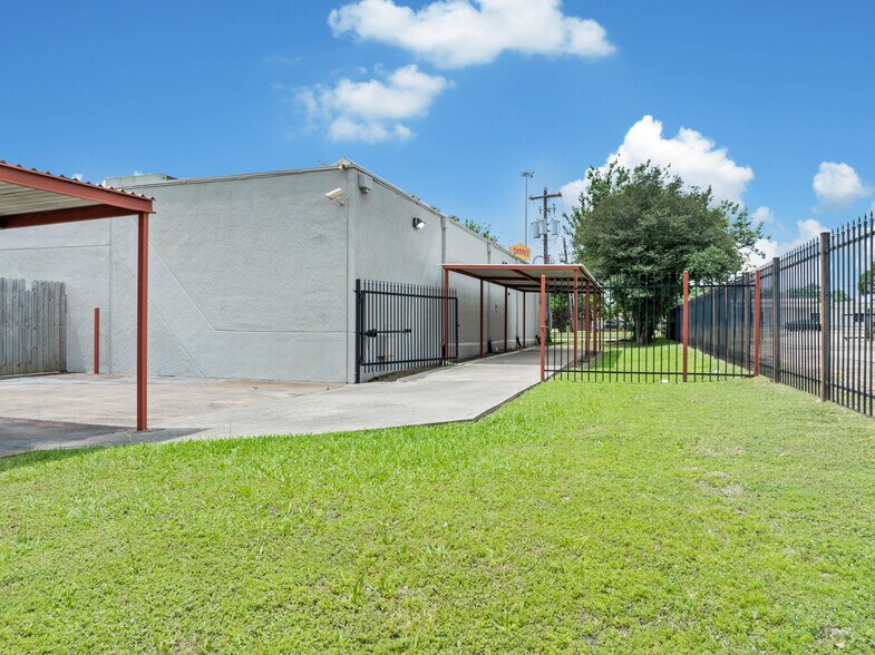 More Photos Of 12036 Airline Dr, Houston Medical For Sale