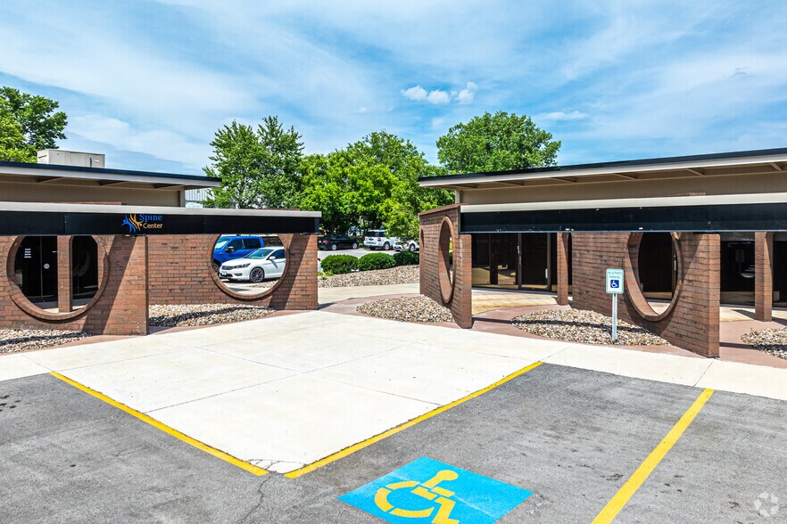 More Photos Of 816-818 NW Park Ln, Lee's Summit Office For Lease