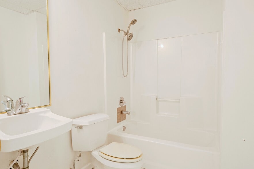 More Photos Of 10674 Wall Triana Hwy, Toney Hospitality For Sale