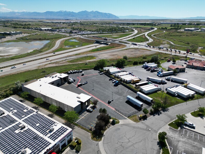 More Photos Of 847 North Pointe Cir, North Salt Lake Showroom For Sale