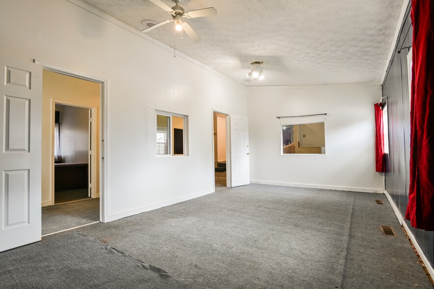 More Photos Of 2766 White Oak Dr, Decatur Religious Facility For Sale