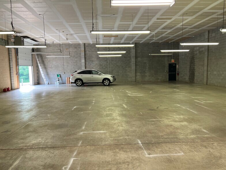 More Photos Of 3676 Crescent Ct E, Whitehall Warehouse For Lease
