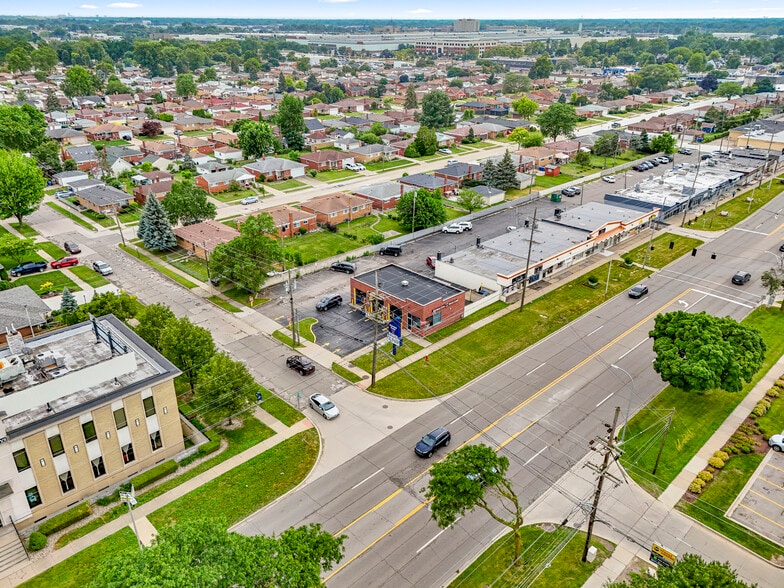 More Photos Of 8332 E 12 Mile Rd, Warren Service Station For Sale