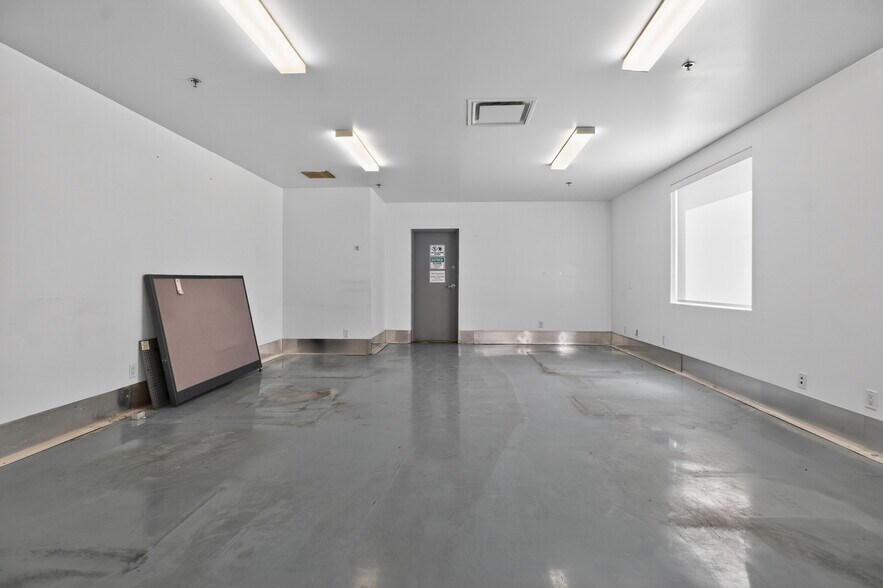 More Photos Of 2580 Viscount Way, Richmond Warehouse For Lease