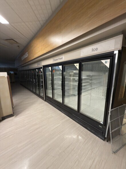 More Photos Of 5014 Clio Rd, Flint Drugstore For Lease