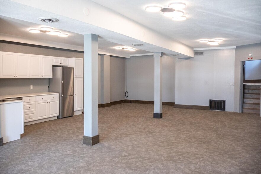 More Photos Of 427 S Whittaker St, New Buffalo Storefront For Sale