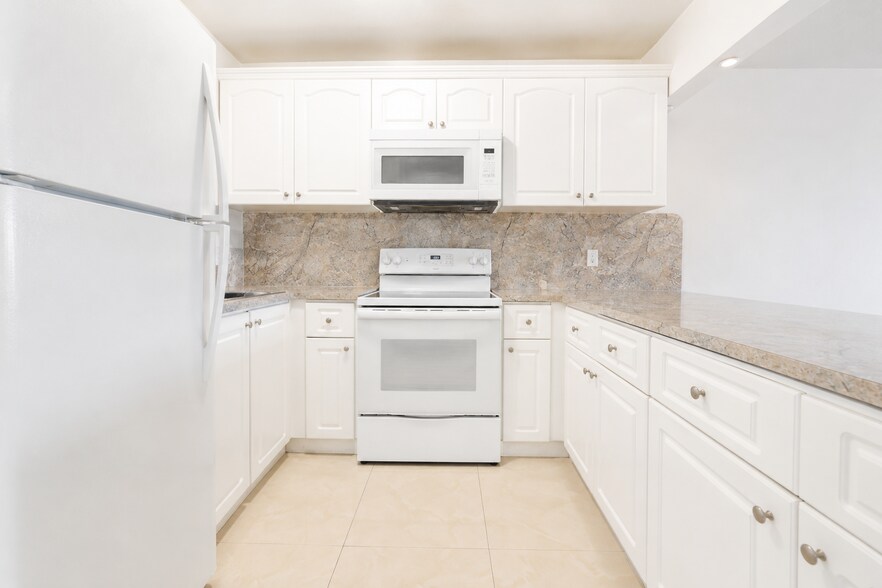 More Photos Of 2400 NW 16th Street Rd, Miami Apartments For Sale