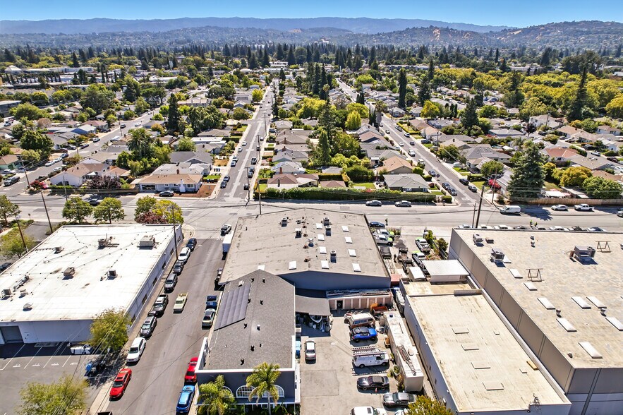 More Photos Of 1500 Industrial Way, Redwood City Manufacturing For Lease