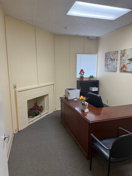 More Photos Of 2045 Hallmark Dr, Sacramento Office For Lease