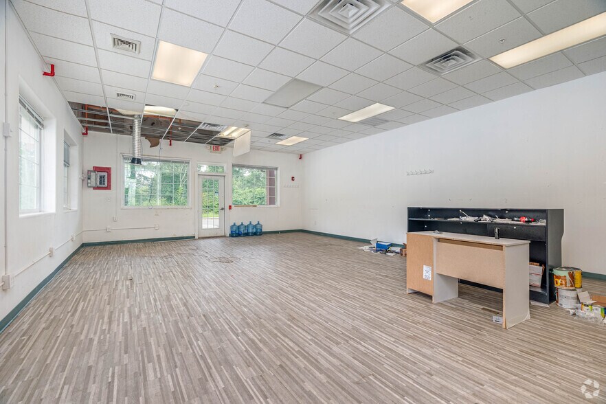 More Photos Of 22 US Highway 6, Port Jervis General Retail For Lease