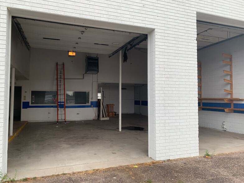 More Photos Of 21 Dons Way, Blackfoot Industrial For Lease