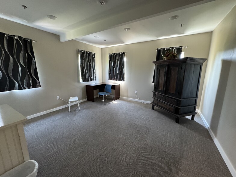 More Photos Of 2130 Country Club Rd, Palestine Golf Course Driving Range For Sale