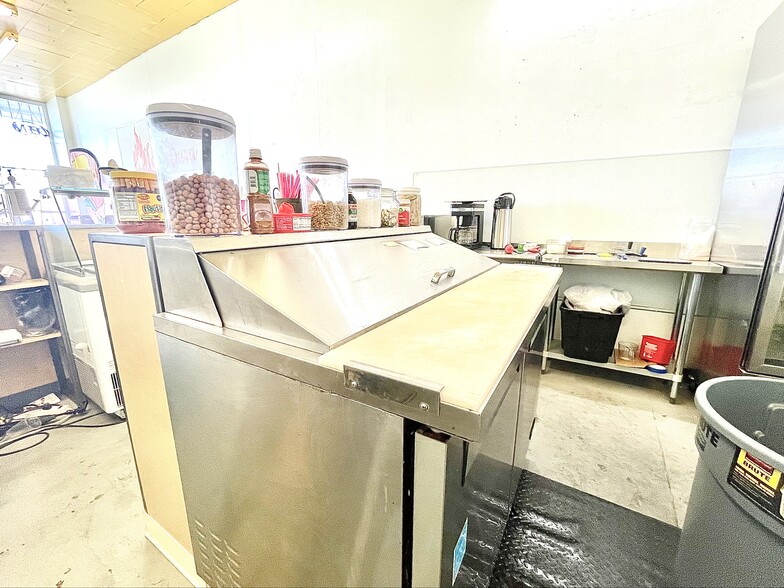 More Photos Of 903 N 16th St, Phoenix General Retail For Lease