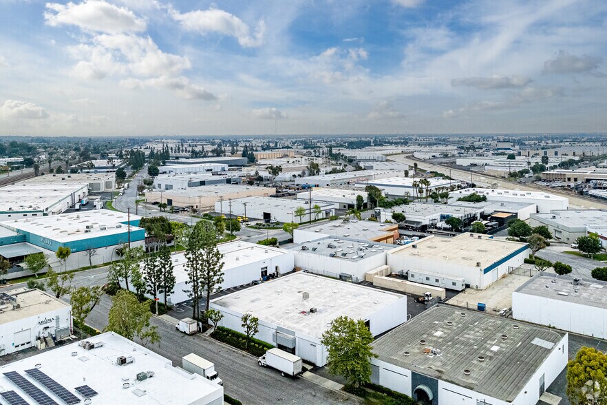 More Photos Of 13744 Milroy Pl, Santa Fe Springs Warehouse For Lease
