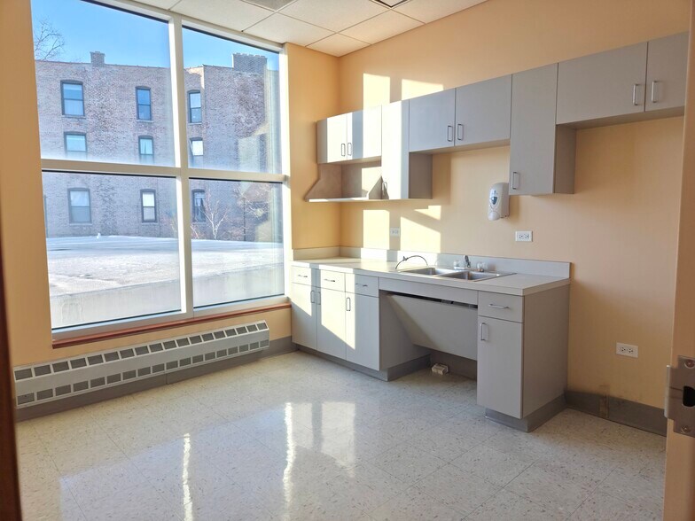 More Photos Of 1640 W Fullerton Ave, Chicago Bank For Lease