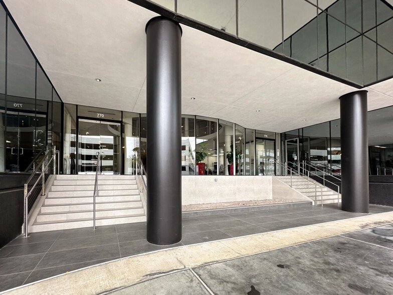 More Photos Of 770 S Post Oak Ln, Houston Office For Lease