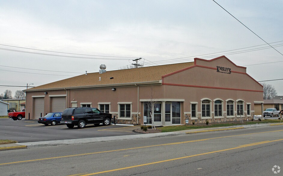 More Photos Of 869 W 2nd St, Xenia Showroom For Lease