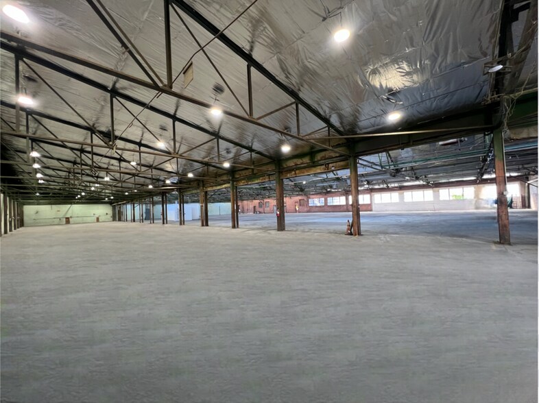 More Photos Of 1431-1441 W 2nd St, Pomona Manufacturing For Sale