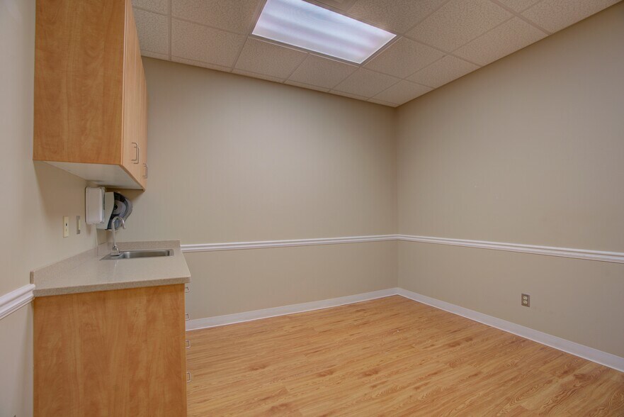 More Photos Of 315 W 10th St, Rome Medical For Sale
