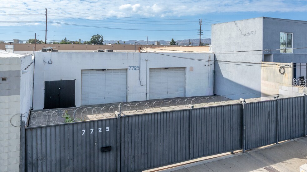 More Photos Of 7725 Deering Ave, Canoga Park Warehouse For Sale
