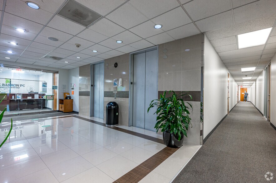 More Photos Of 7610 N Stemmons Fwy, Dallas Office For Lease