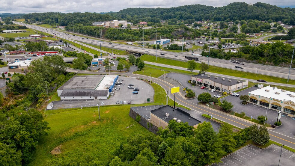 More Photos Of 3176 Linden Dr, Bristol Freestanding For Lease