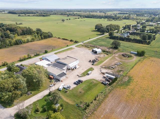 More Photos Of 8889 Oakwood Ave, Neenah Service For Sale