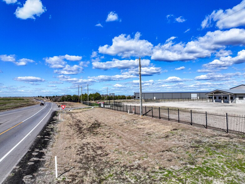 More Photos Of 11639 E US Highway 175, Kemp Flex For Lease