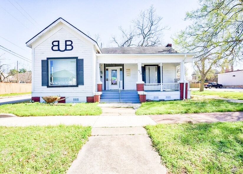 Primary Photo Of 318 E Washington Ave, Navasota Storefront Retail Office For Lease