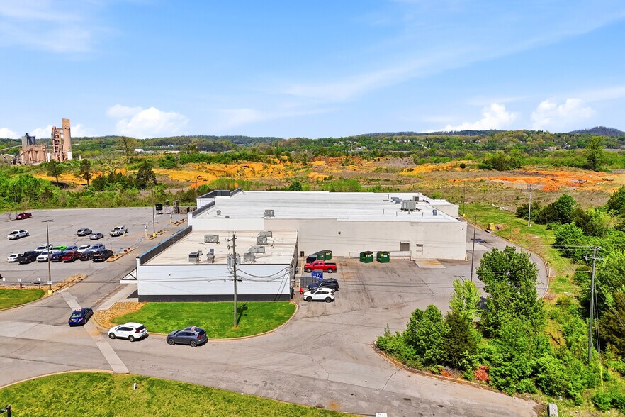 More Photos Of 6213-6221 Riverview Crossing Dr, Knoxville Supermarket For Sale