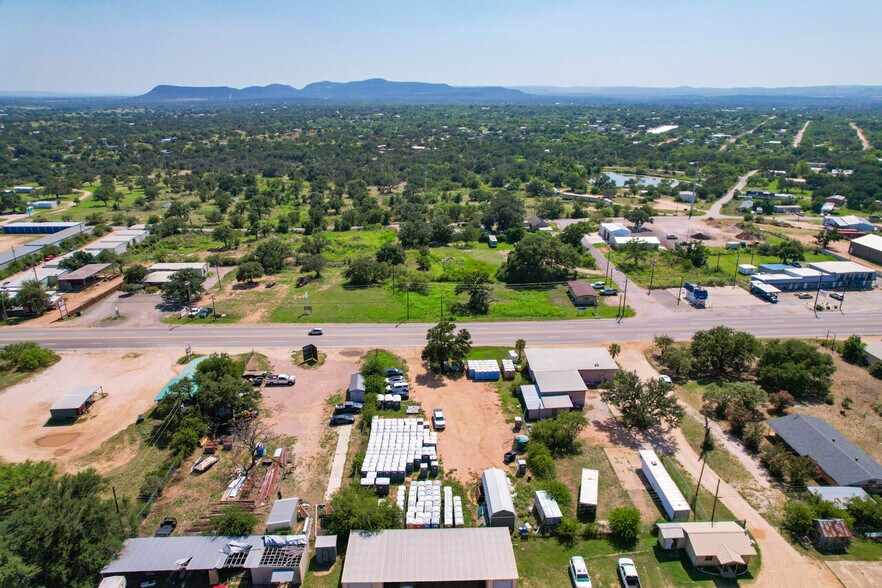 More Photos Of 2810 W Highway 1431, Kingsland Flex For Sale