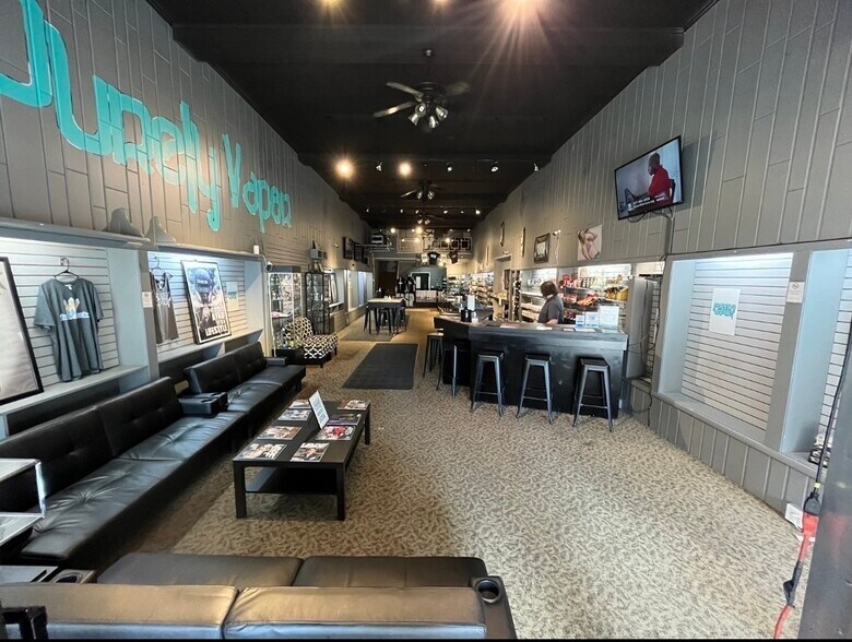 More Photos Of 423 Main St, Vincennes Storefront Retail Residential For Sale