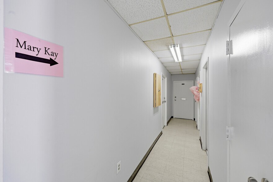 More Photos Of 4795 Mcwillie Dr, Jackson Office For Sale