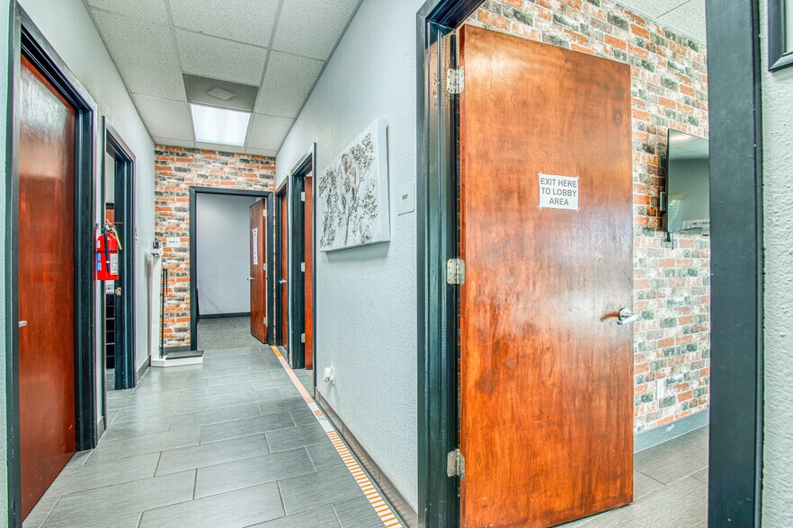 More Photos Of 550 S Mesa Hills Dr, El Paso Medical For Lease