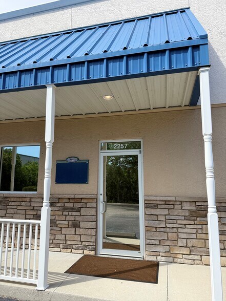 More Photos Of 2255 Sarasota Center Blvd, Sarasota Industrial For Lease