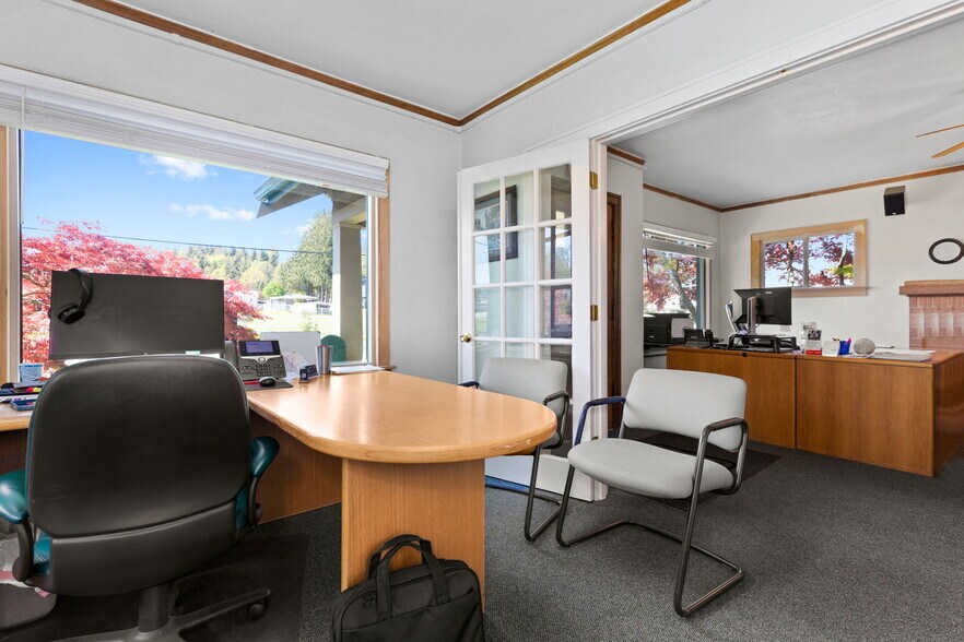 More Photos Of 16521 SE Powell St, Portland Loft Creative Space For Sale