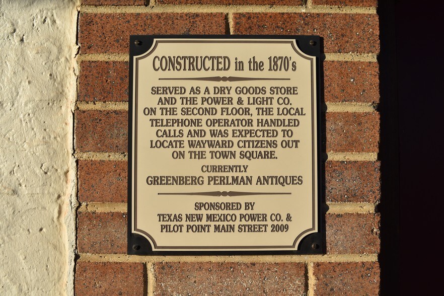 More Photos Of 106 W Main St, Pilot Point Storefront For Sale