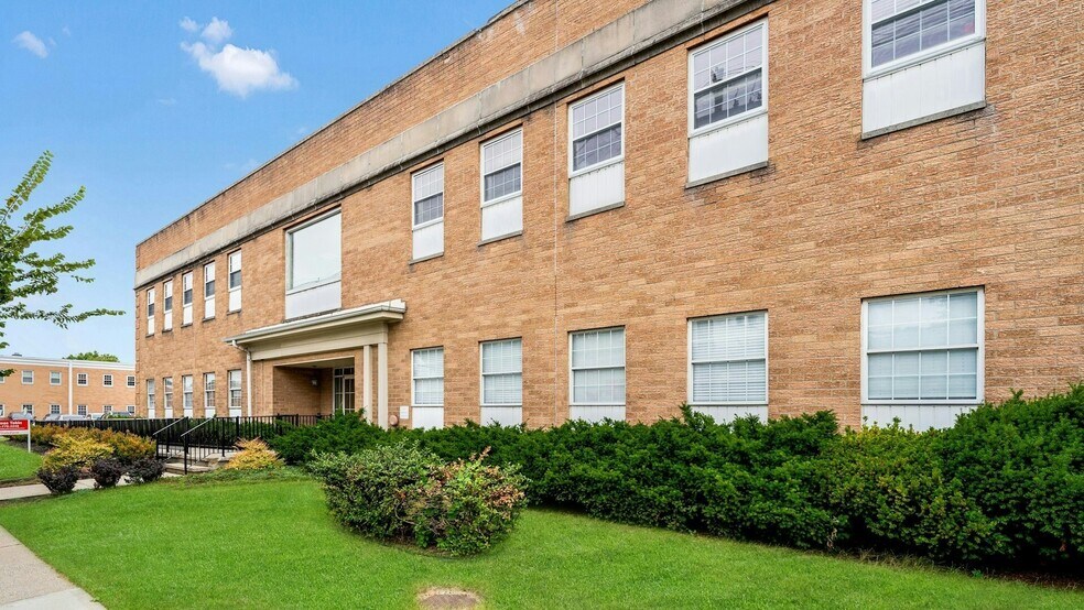 More Photos Of 1033 Clifton Ave, Clifton Medical For Sale