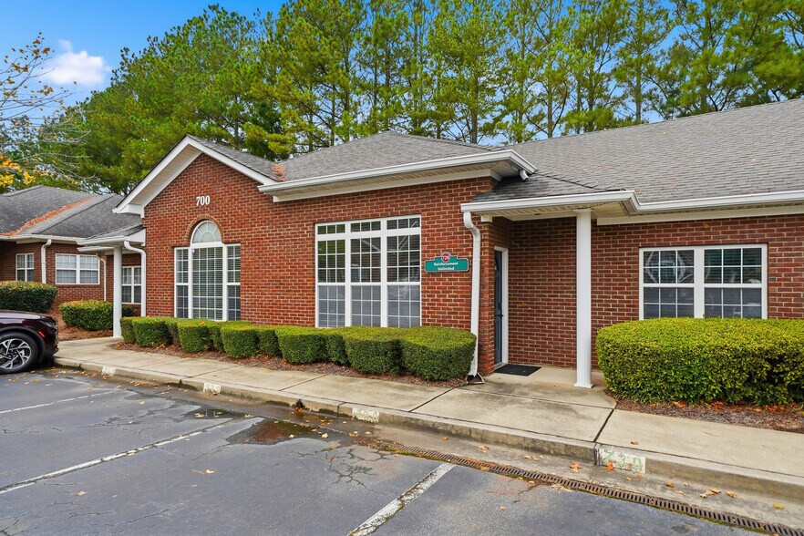 More Photos Of 103 Weatherstone Dr, Woodstock Medical For Lease