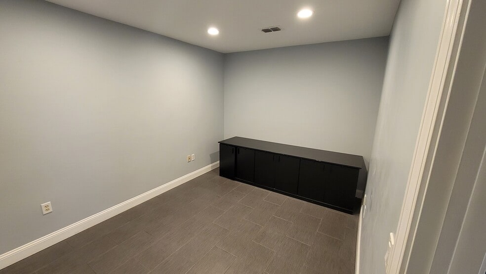 More Photos Of 104 Liberty Center Pl, Saint Augustine Warehouse For Lease