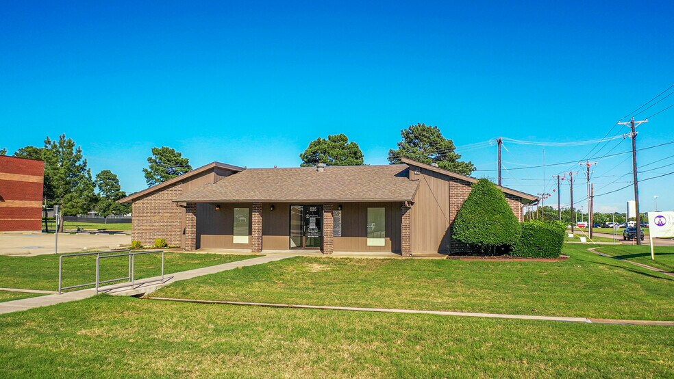 More Photos Of 635 Stone Ave, Paris Medical For Sale