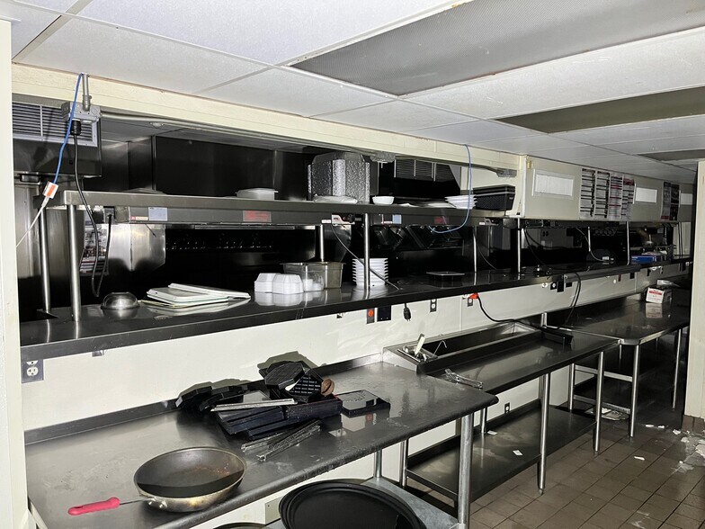 More Photos Of 3870 Bay Rd, Saginaw Restaurant For Sale