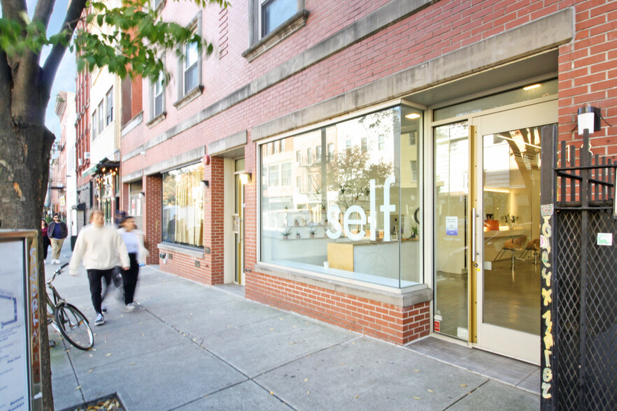 Primary Photo Of 186 Grand St, Brooklyn Storefront Retail Residential For Lease