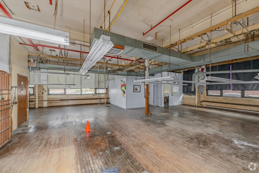 More Photos Of 735 Allens Ave, Providence Manufacturing For Lease