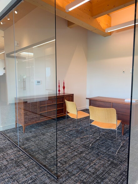 More Photos Of 2422 E 7th St, Austin Office For Lease